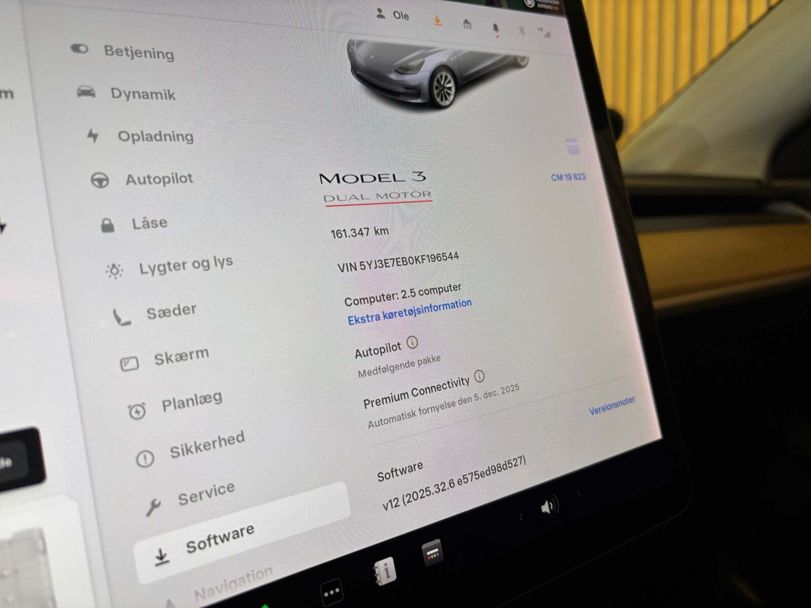 Grå Tesla Model 3 fra 2019