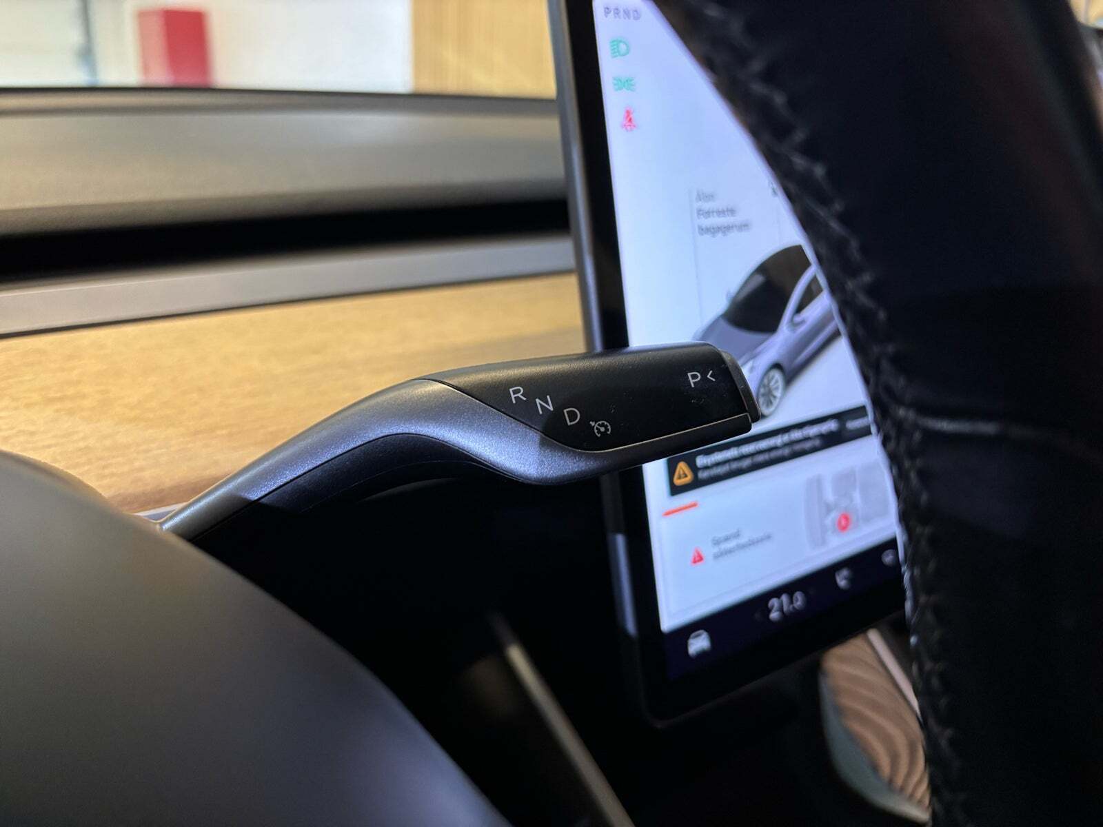 Grå Tesla Model 3 fra 2019