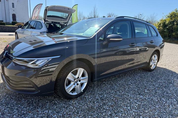 Grå VW Golf VIII fra 2022