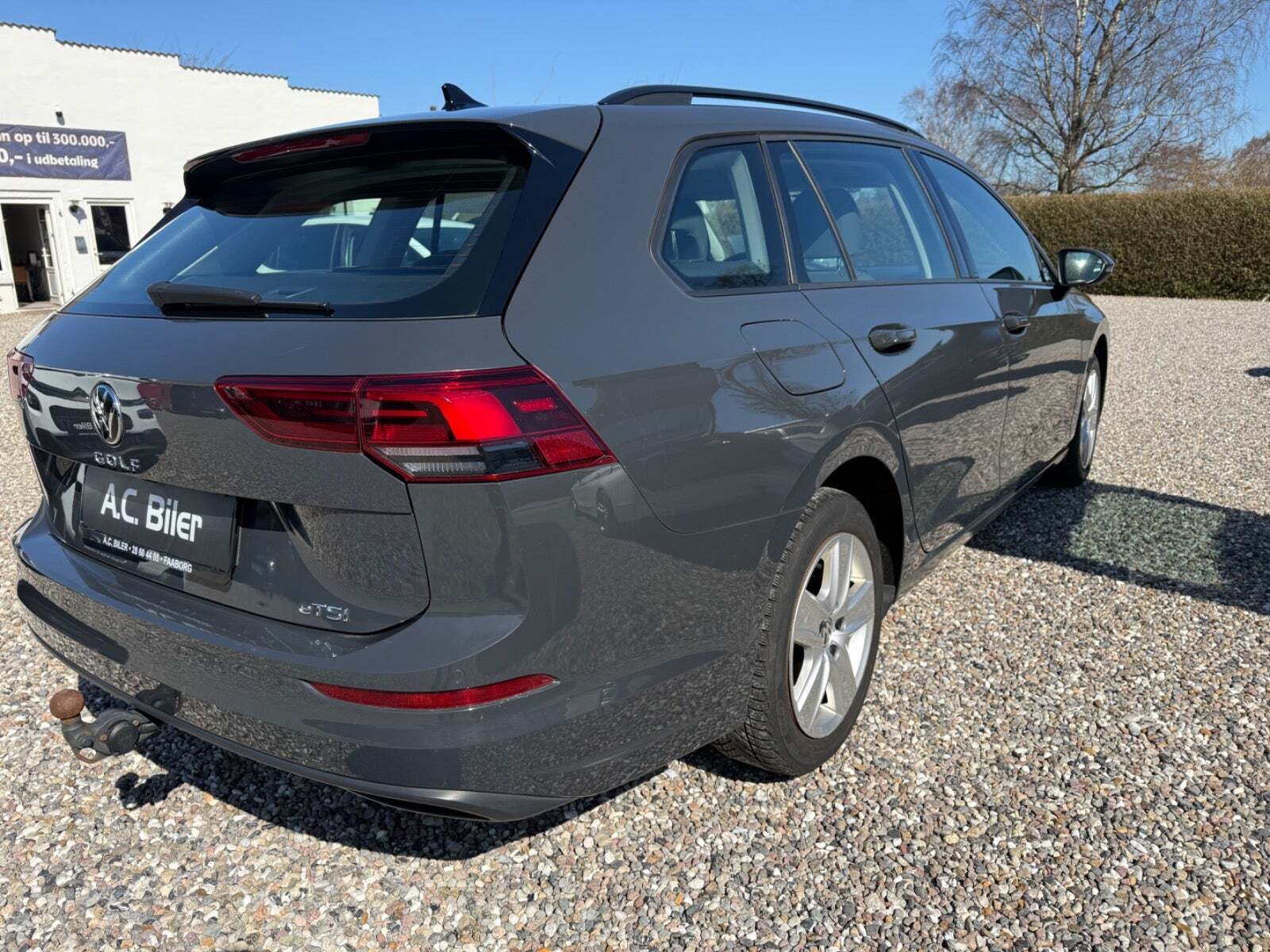 Grå VW Golf VIII fra 2022