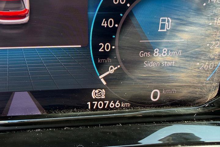 Grå VW Golf VIII fra 2022