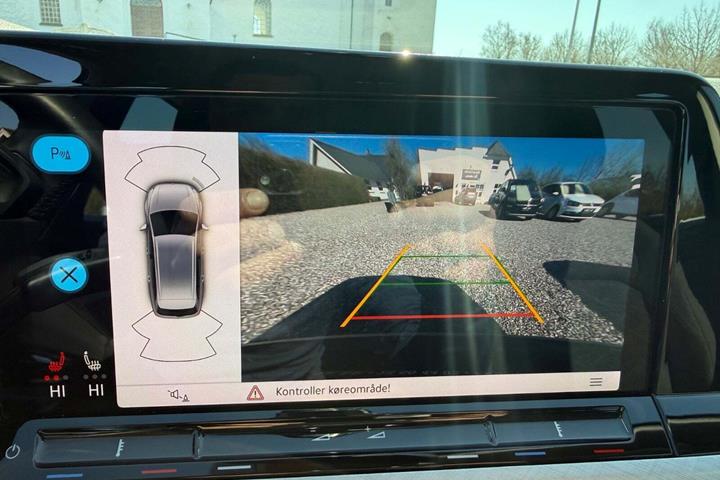 Grå VW Golf VIII fra 2022