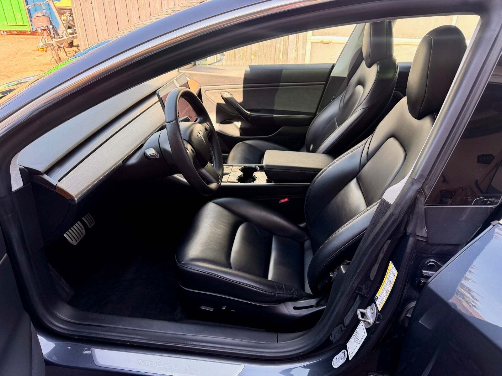 Grå Tesla Model 3 fra 2019