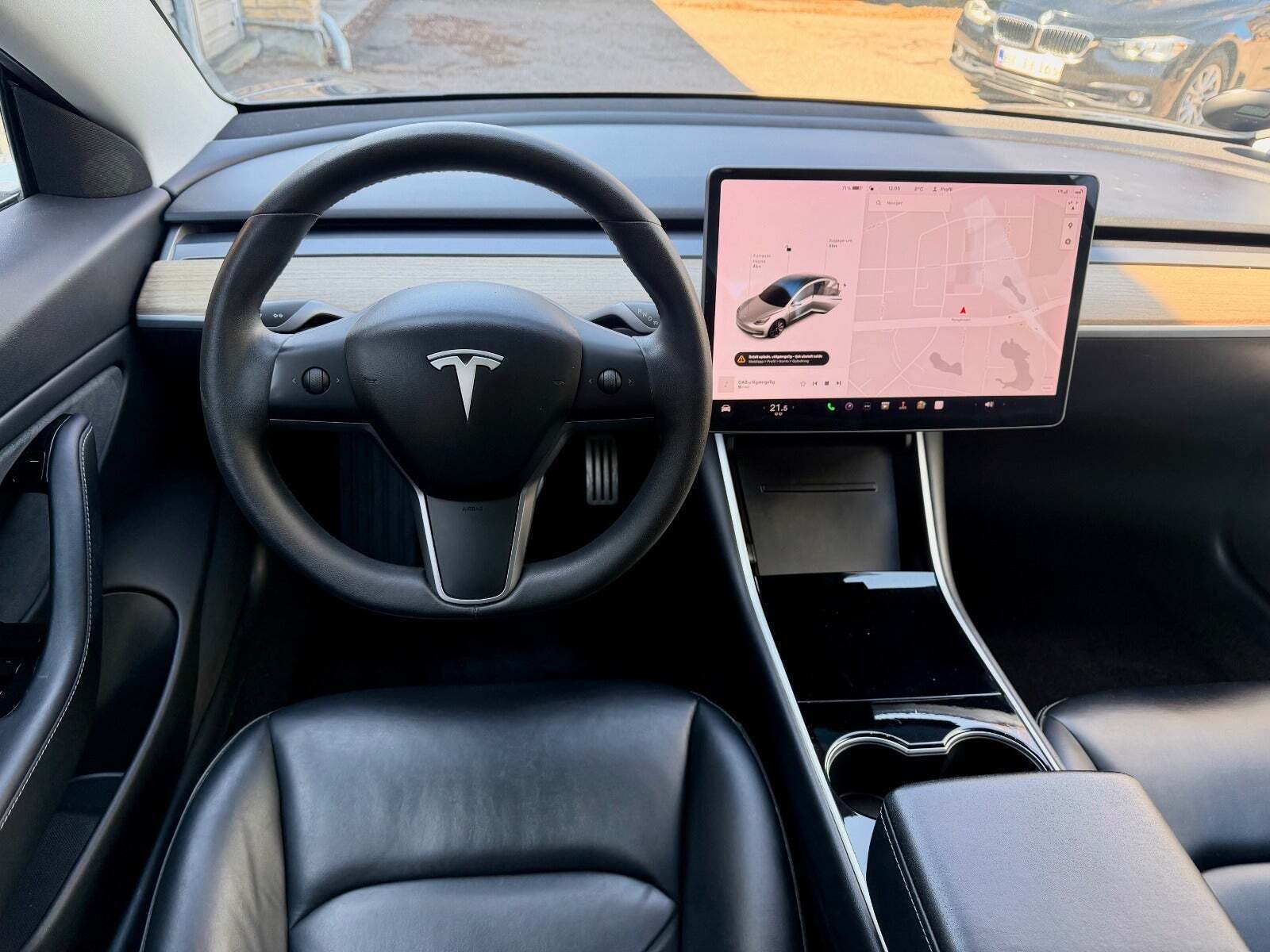 Grå Tesla Model 3 fra 2019