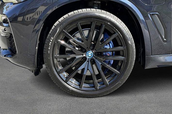 Sort BMW X5 fra 2022