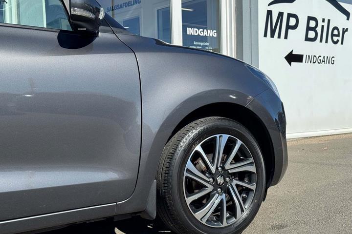 Grå Suzuki Swift fra 2021