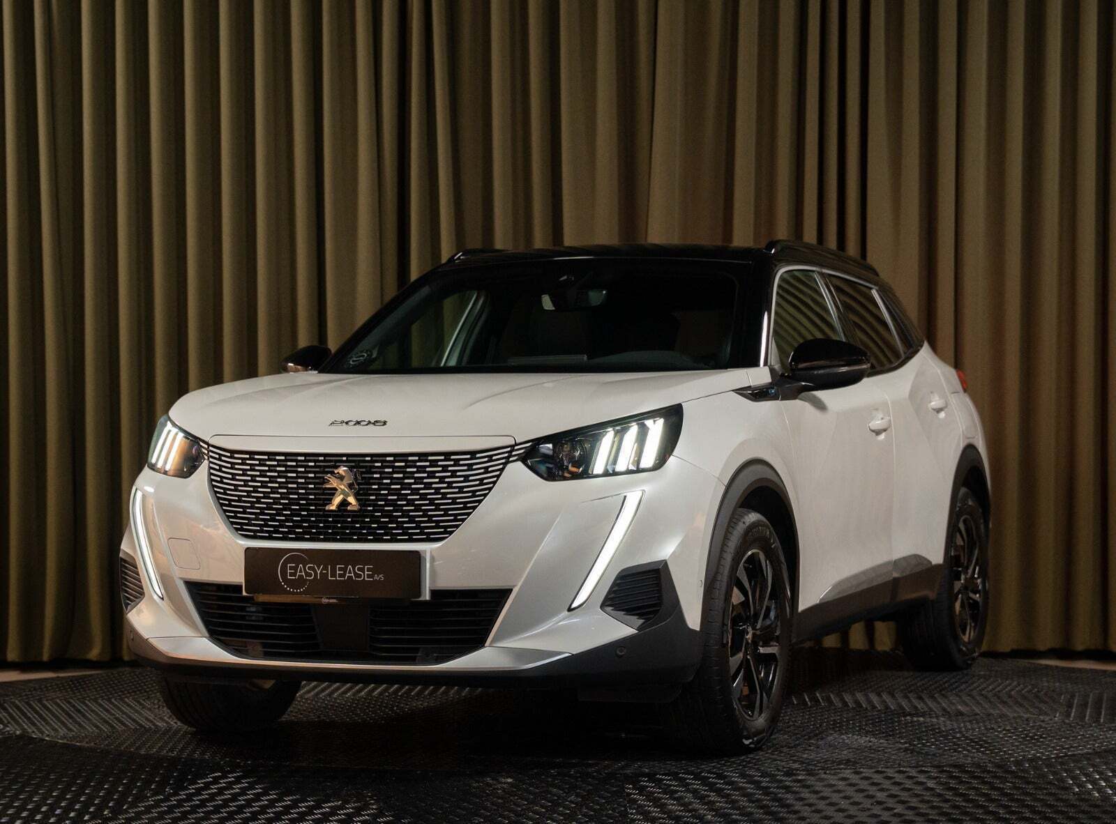 Hvid Peugeot e-2008 fra 2023