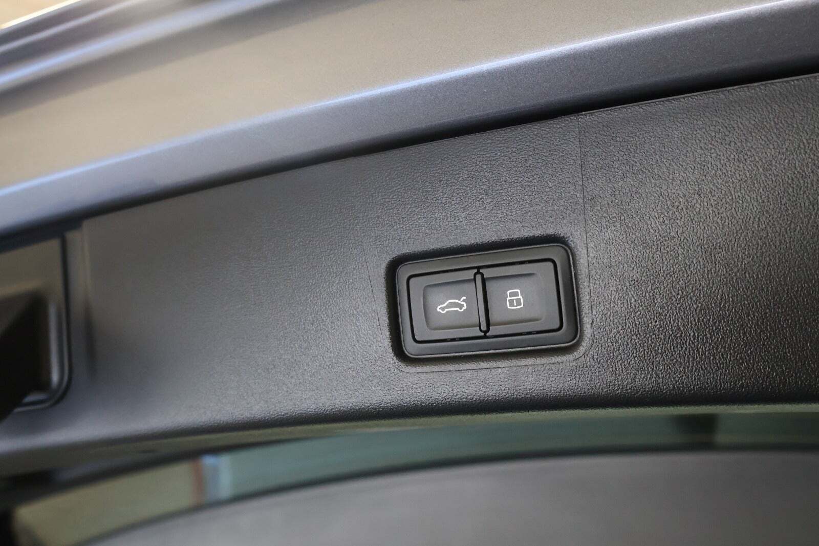 Grå Audi Q4 e-tron fra 2025