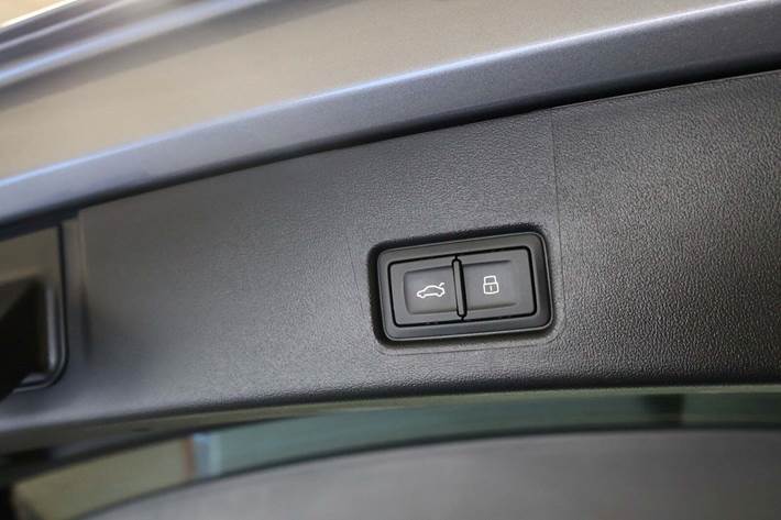 Grå Audi Q4 e-tron fra 2025