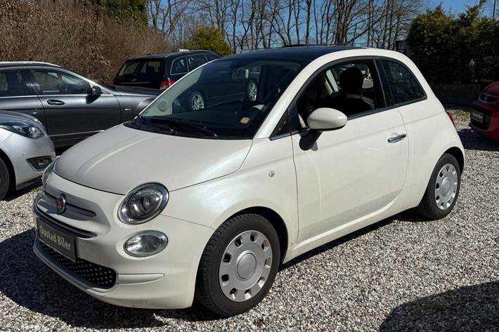 Hvid Fiat 500 fra 2018 set udefra