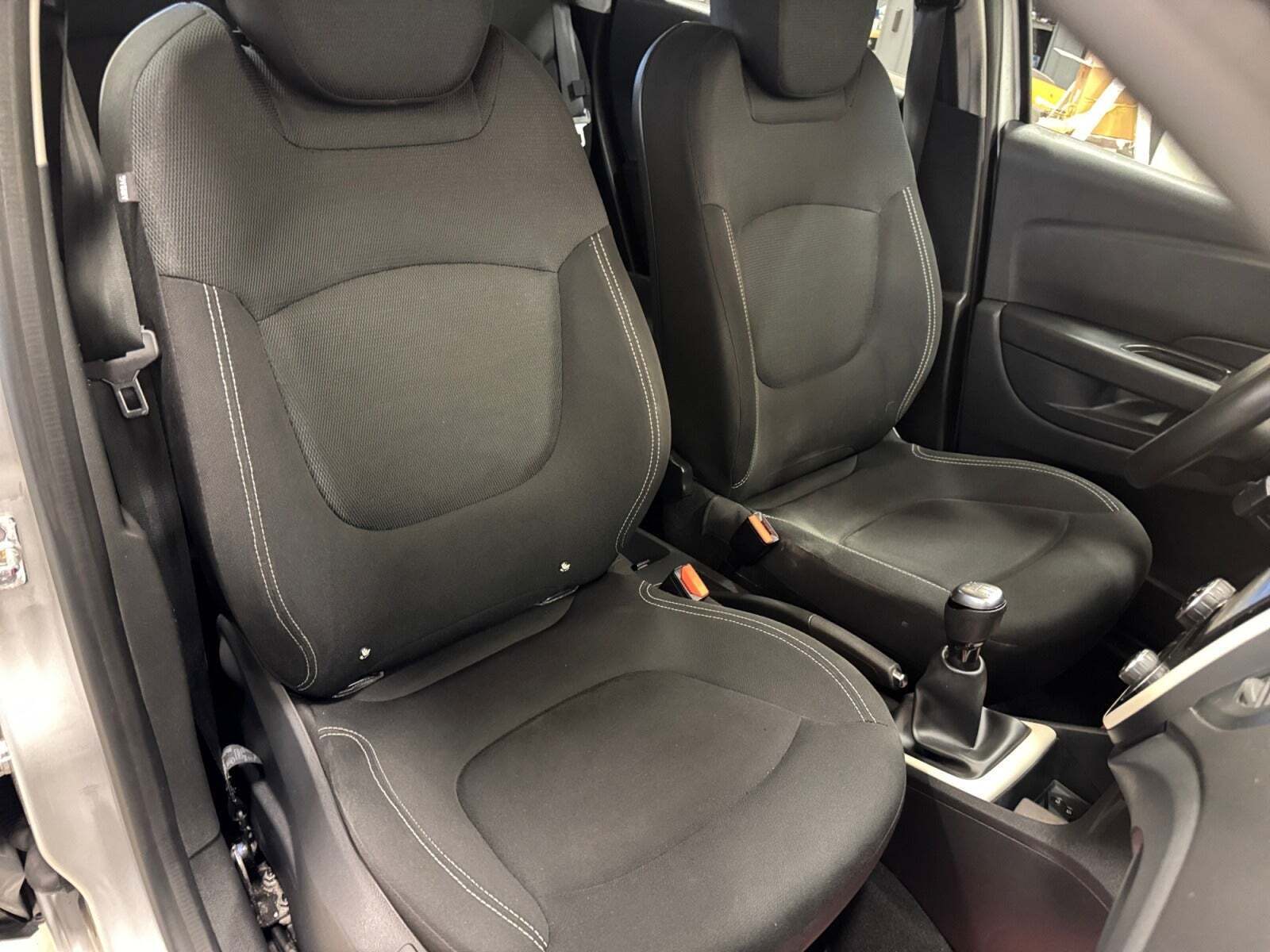 Sølv Renault Captur fra 2019