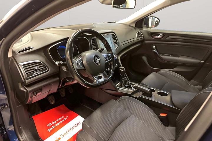 Blå Renault Megane IV fra 2017
