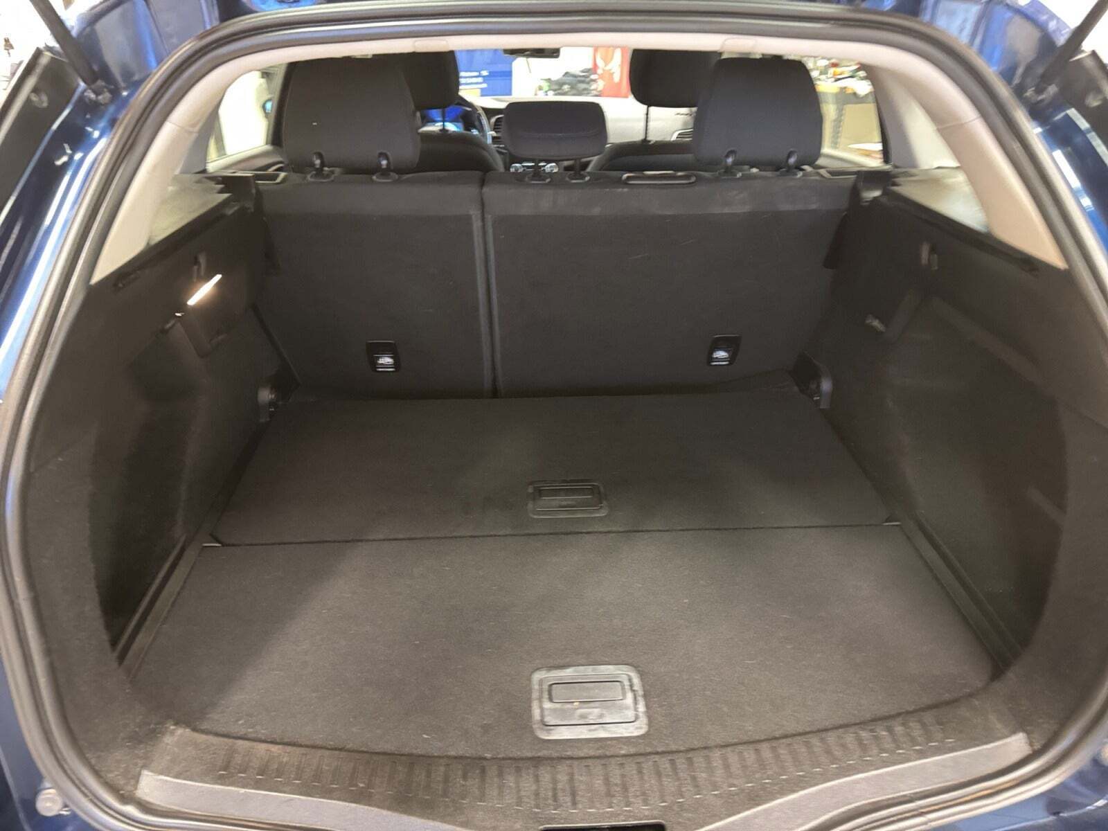 Blå Renault Megane IV fra 2017