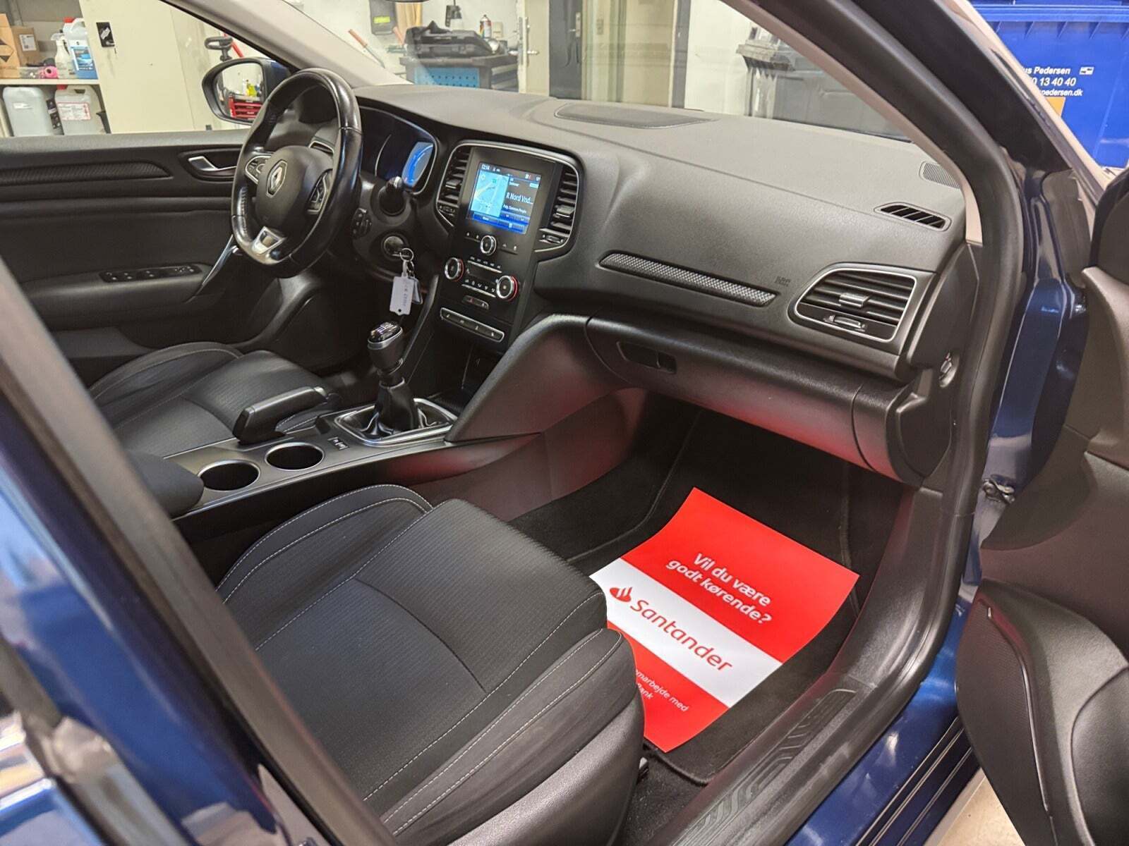 Blå Renault Megane IV fra 2017