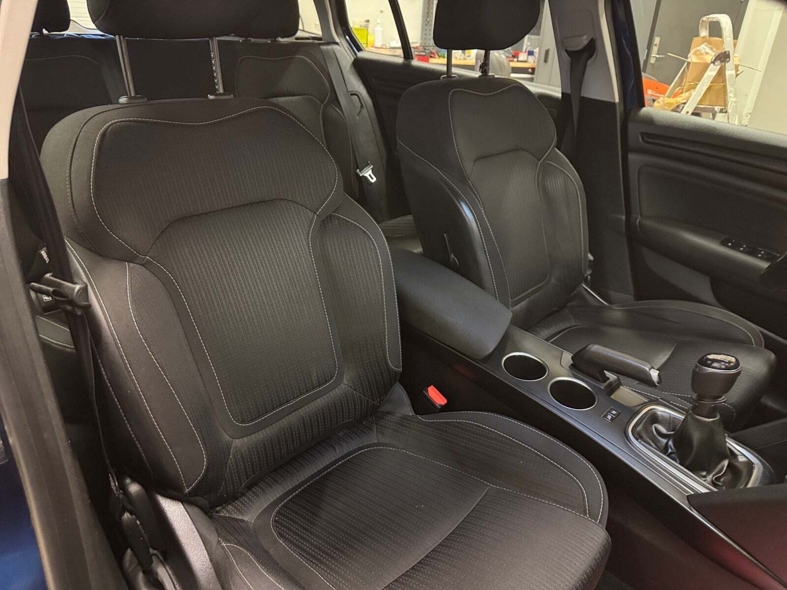 Blå Renault Megane IV fra 2017