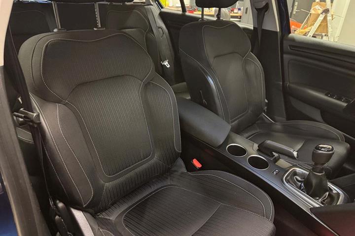 Blå Renault Megane IV fra 2017
