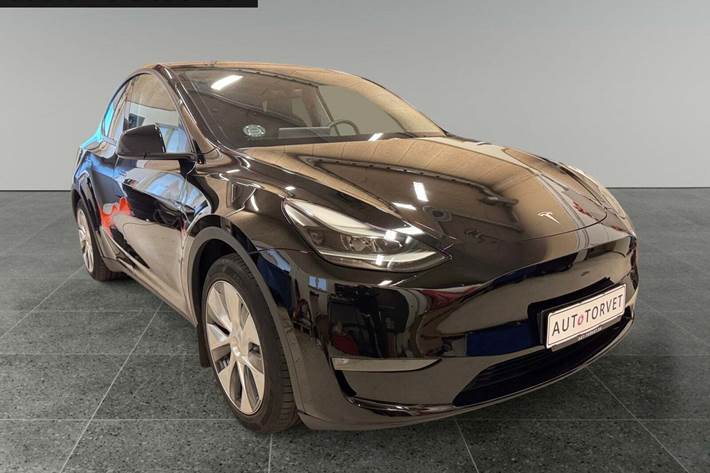 Sort Tesla Model Y fra 2023
