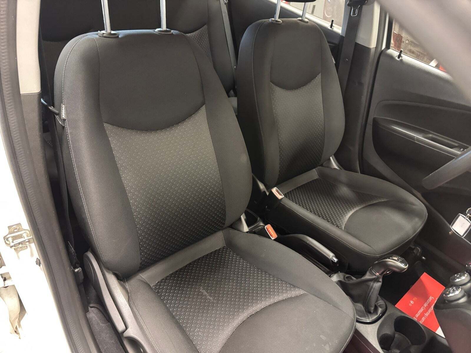 Hvid Opel Karl fra 2016