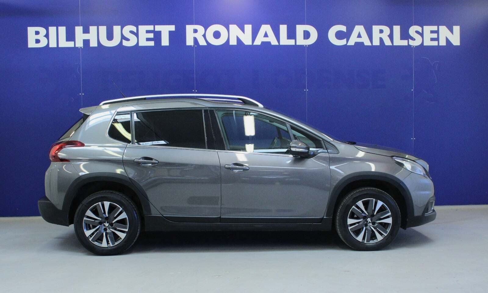 Grå Peugeot 2008 fra 2019