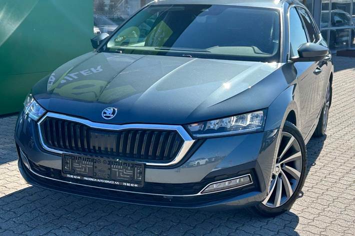 Grå Skoda Octavia fra 2021