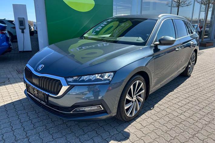 Grå Skoda Octavia fra 2021