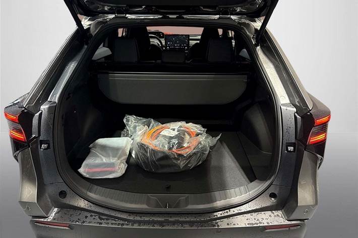 Grå Toyota BZ4X fra 2026