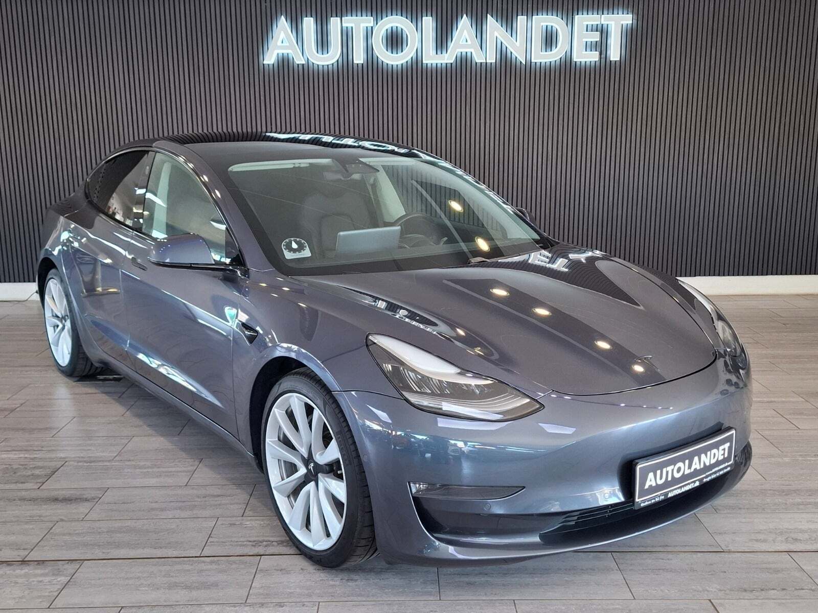 Tesla Model 3 Long Range AWD