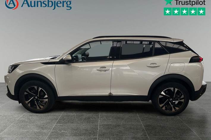 Hvid Peugeot e-2008 fra 2021