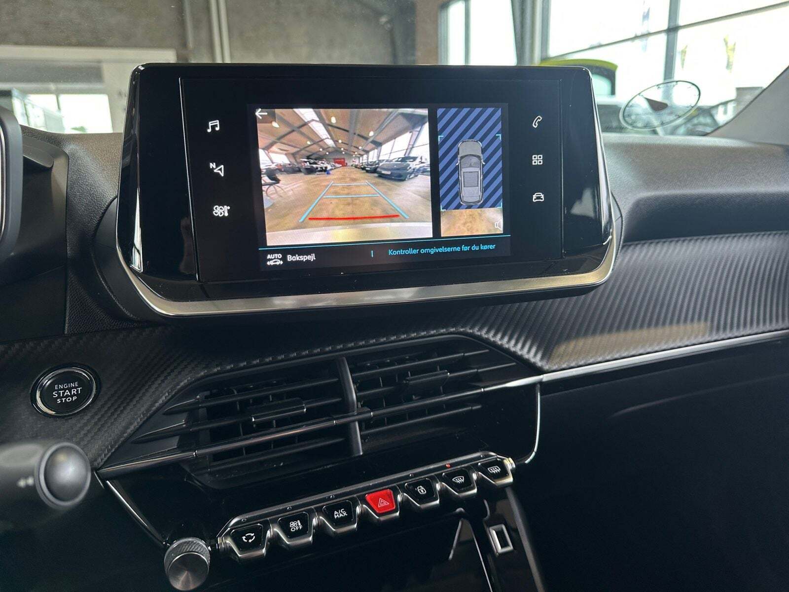 Hvid Peugeot e-2008 fra 2021