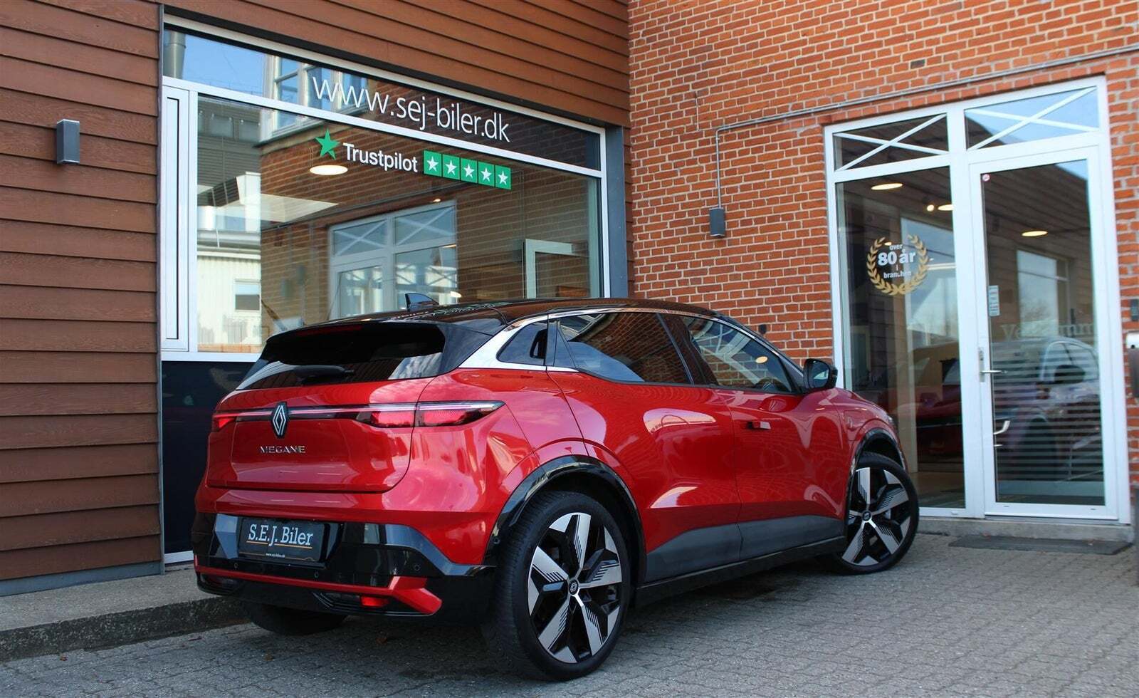 Rød Renault Megane E-Tech fra 2022