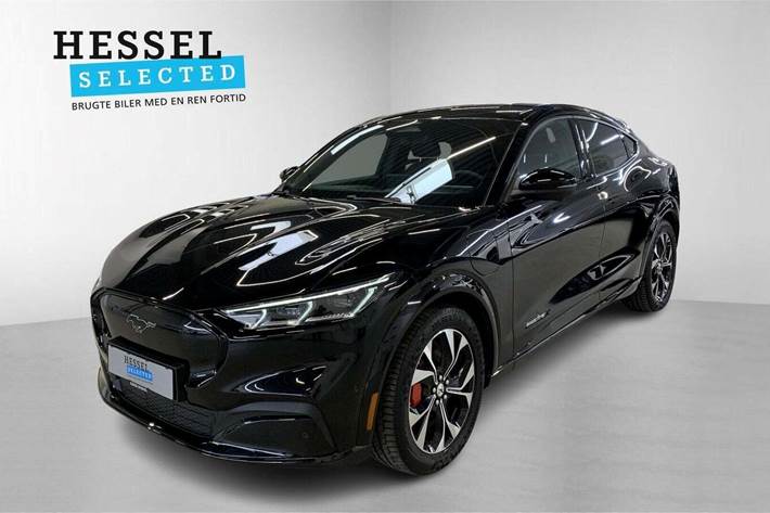 Sort Ford Mustang Mach-E fra 2023 set udefra