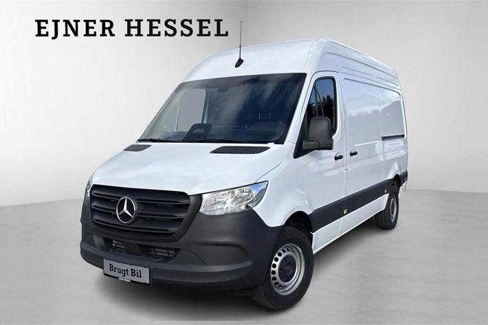 Hvid Mercedes Sprinter 317 fra 2024