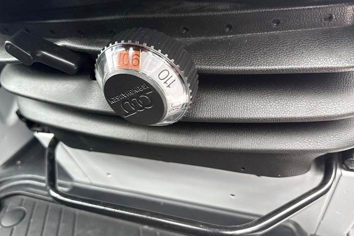 Hvid Mercedes Sprinter 317 fra 2024