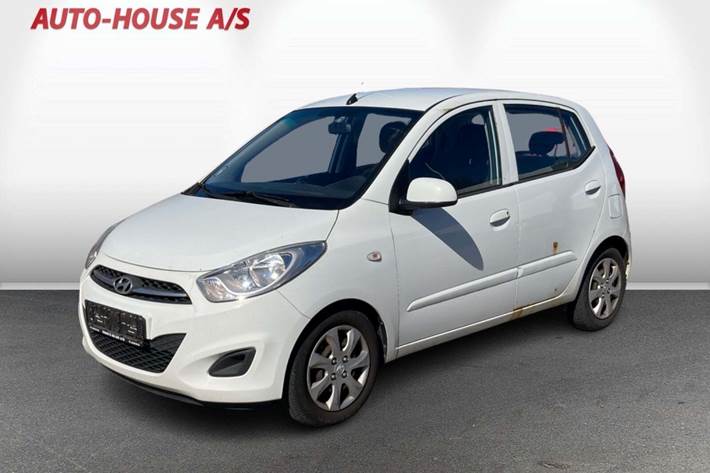 Hvid Hyundai i10 fra 2013 set udefra