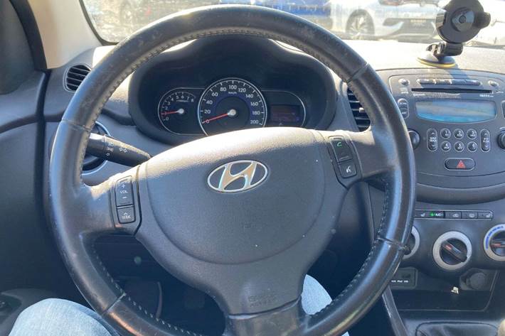 Hvid Hyundai i10 fra 2013