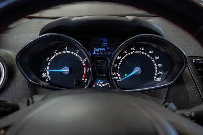 Rød Ford Fiesta fra 2015