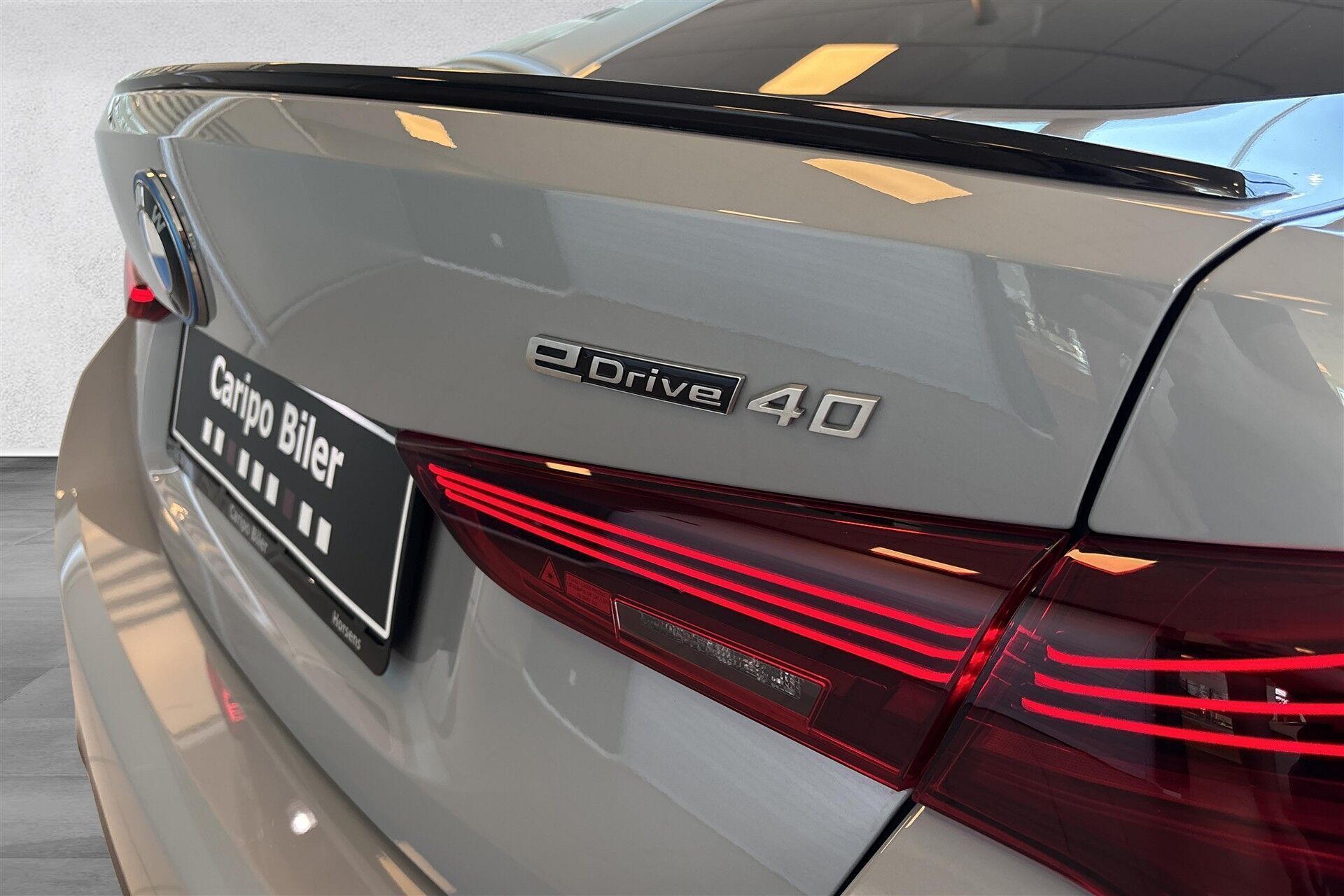 Grå BMW i4 fra 2025