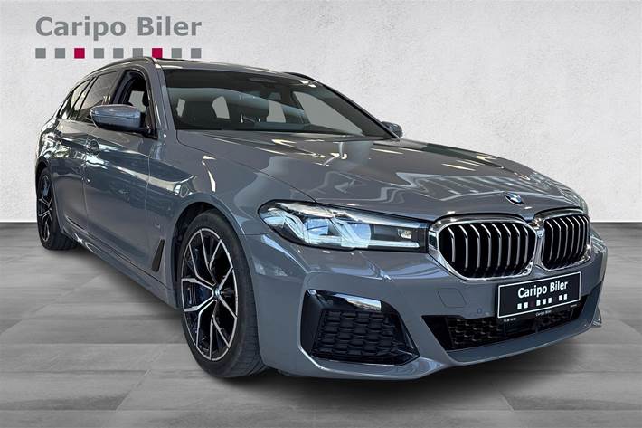 Grå BMW 530d fra 2021