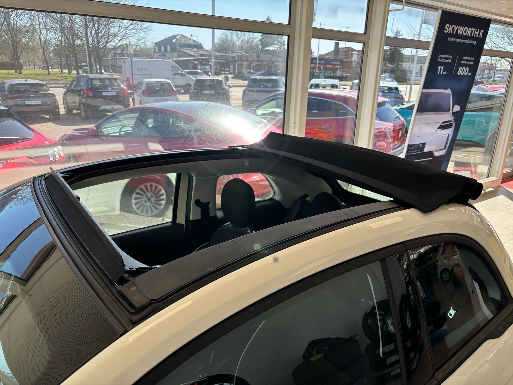 Hvid Fiat 500e fra 2023