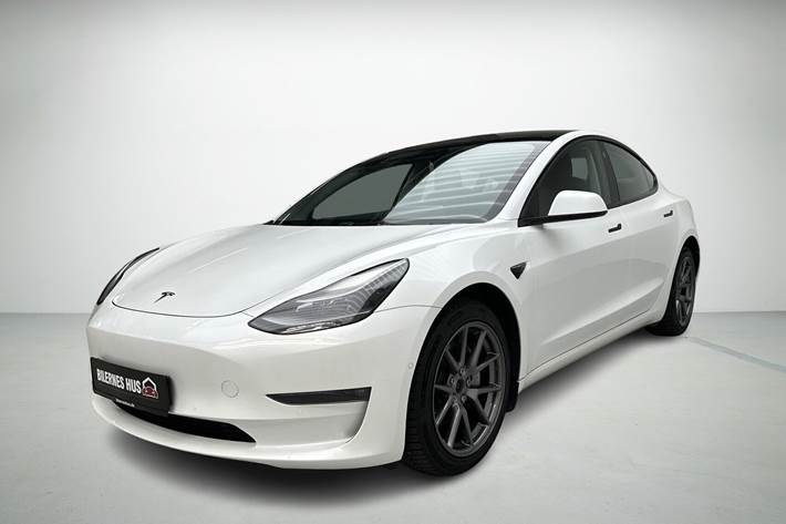 Hvid Tesla Model 3 fra 2022