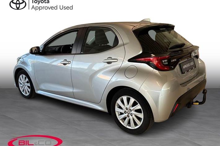 Sølv Toyota Yaris fra 2021