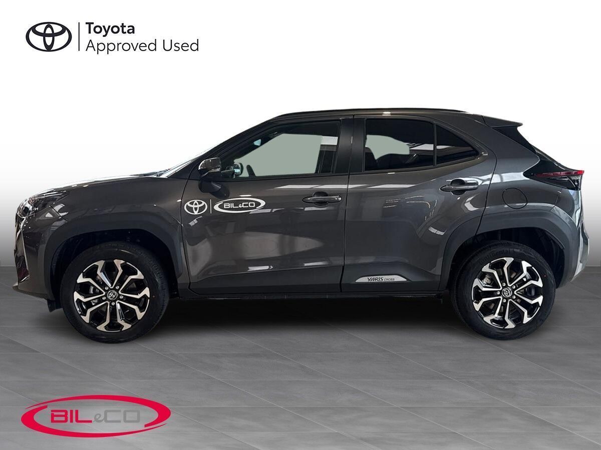Grå Toyota Yaris Cross fra 2026