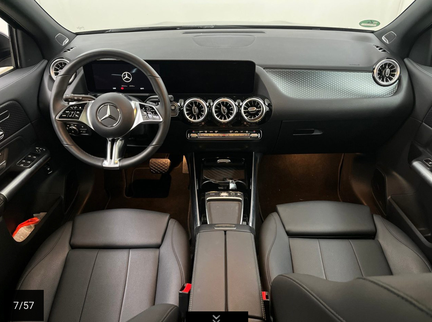 Sort Mercedes EQA300 fra 2025