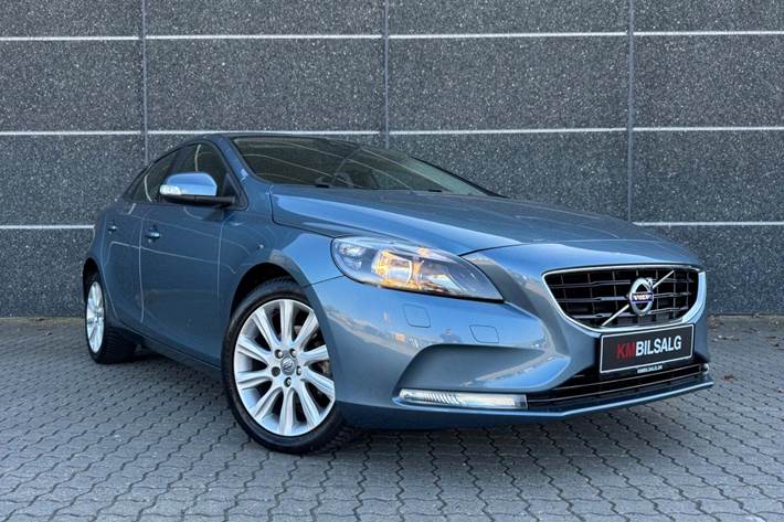 Blå Volvo V40 fra 2014