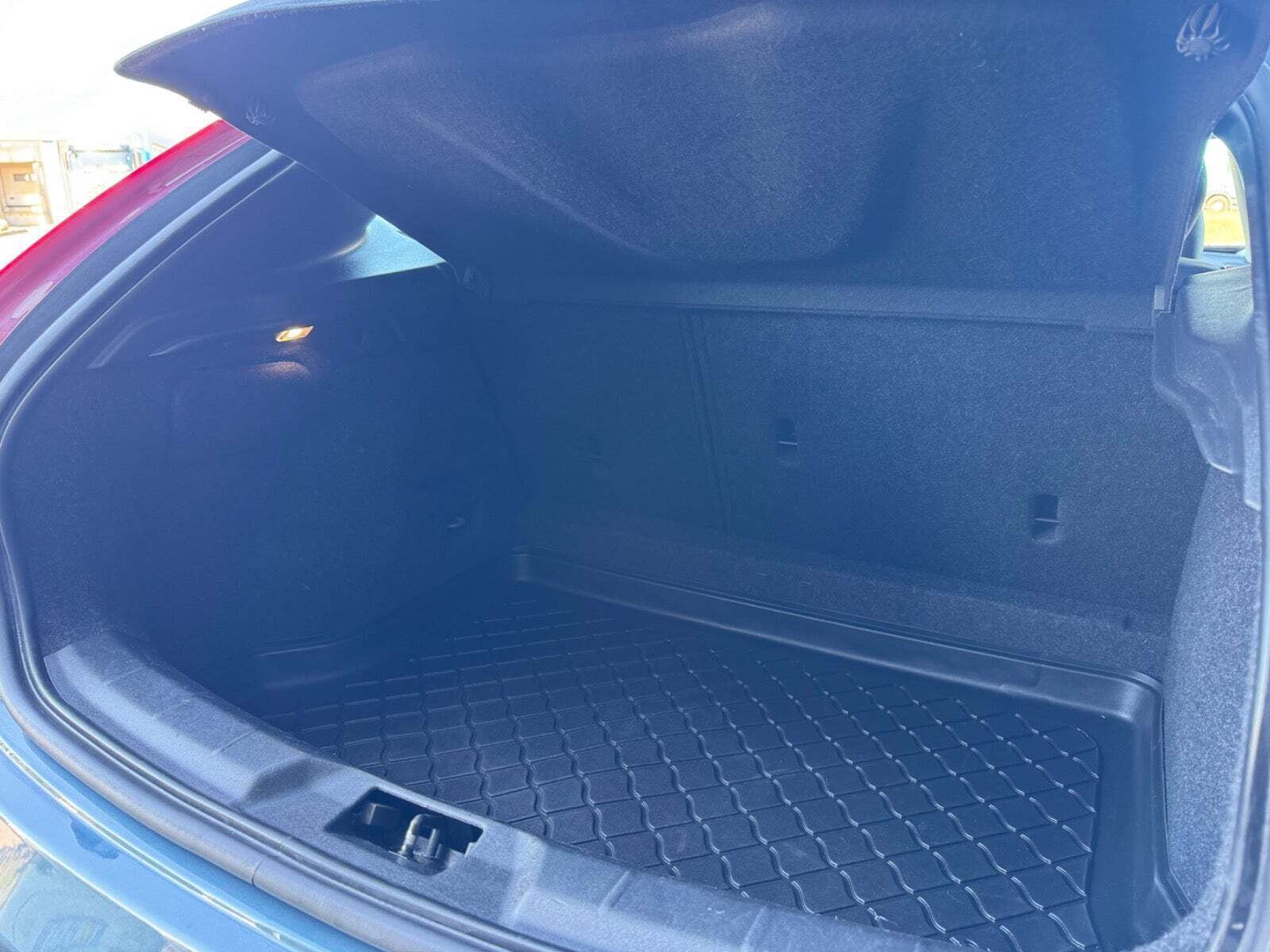 Blå Volvo V40 fra 2014