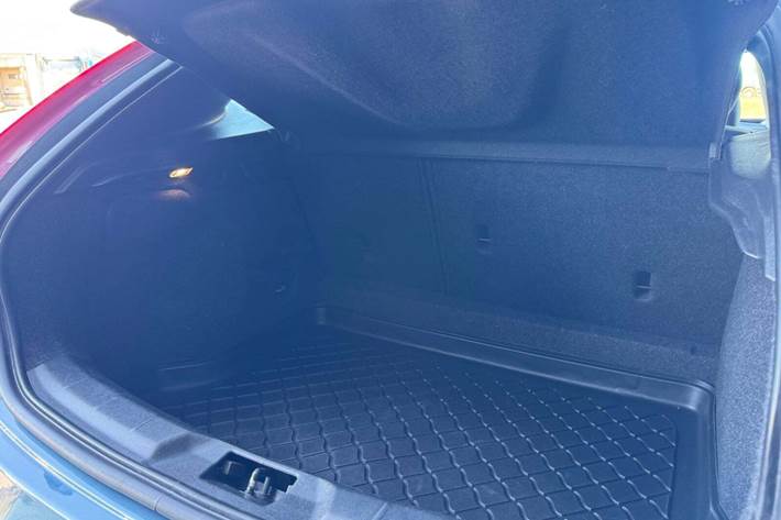 Blå Volvo V40 fra 2014