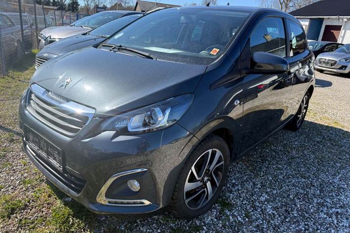 Grå Peugeot 108 fra 2019 set udefra