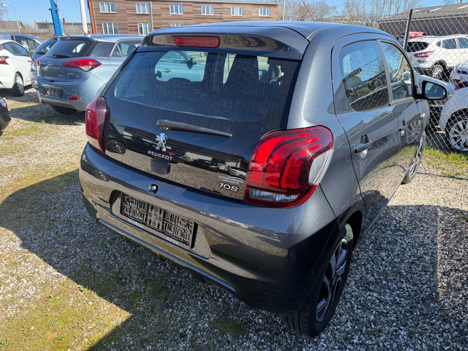 Grå Peugeot 108 fra 2019