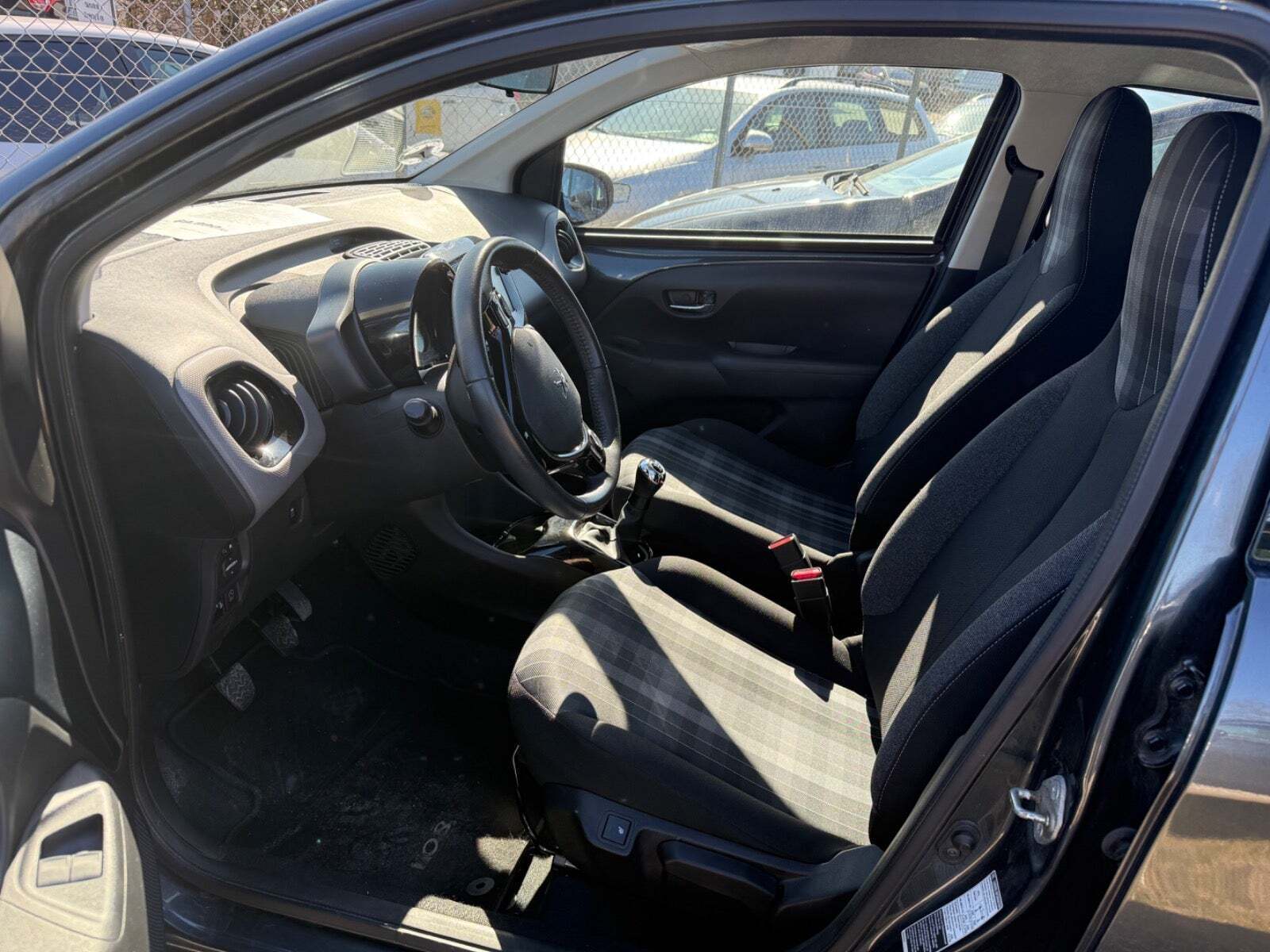 Grå Peugeot 108 fra 2019
