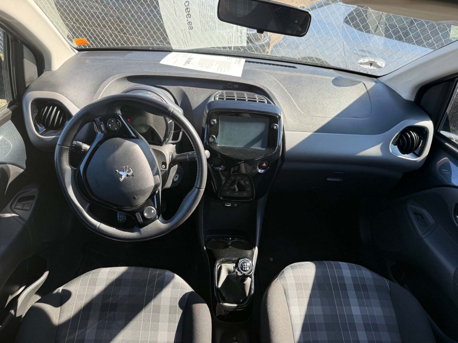 Grå Peugeot 108 fra 2019